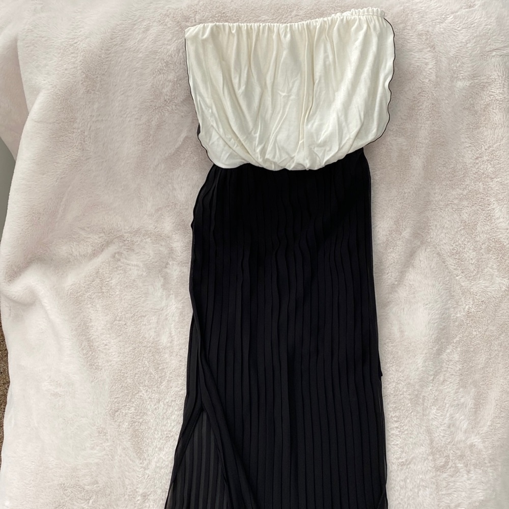 Black and White Pleated Slit Dress | S